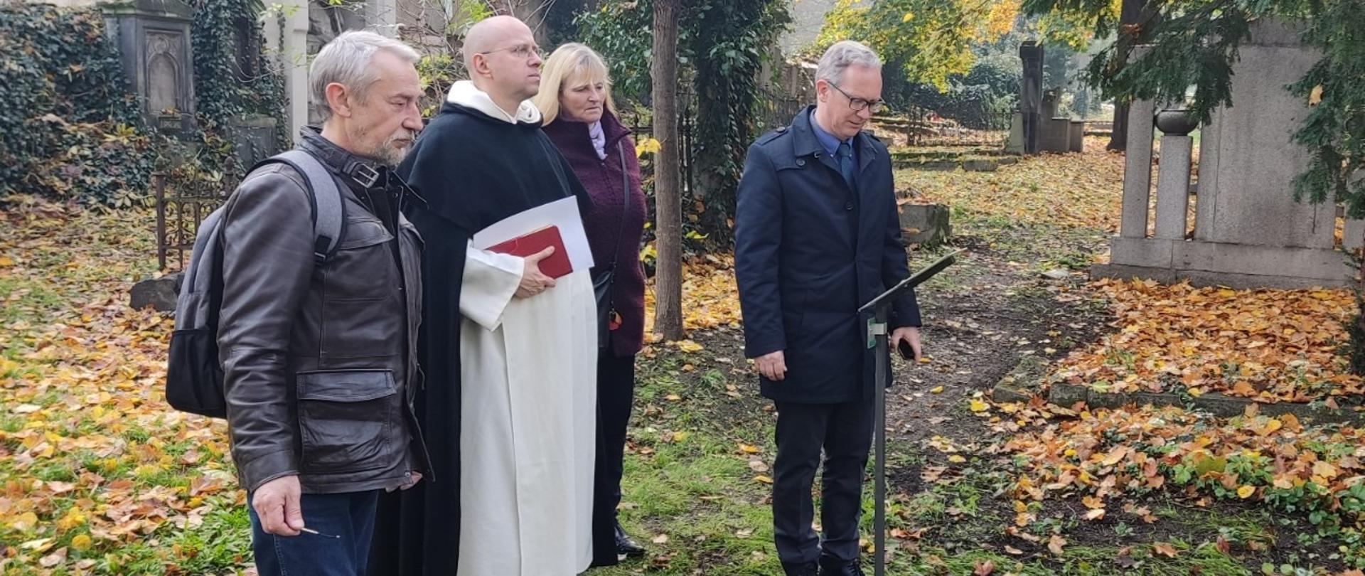 Przedstawiciele Ambasady RP w Pradze odwiedzili groby rodaków