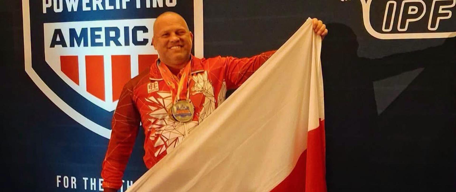 Gdański strażak na podium Mistrzostw Świata w Trójboju Siłowym federacji IPF