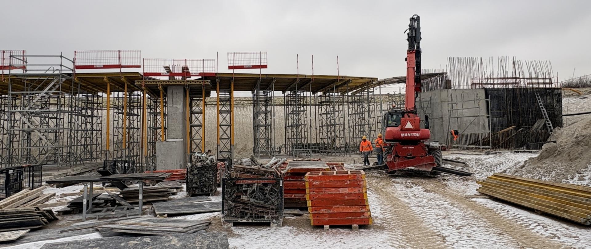 Prace przy budowie wiaduktu kolejowego WK-33