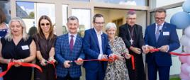 Uroczyste przecięcie wstęgi, w którym udział wzięła wojewoda łódzki Dorota Ryl 