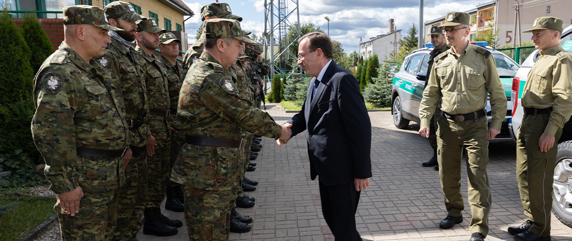 Minister Mariusz Kamiński spotkał się w funkcjonariuszami ochraniającymi polsko-białoruską granicę
