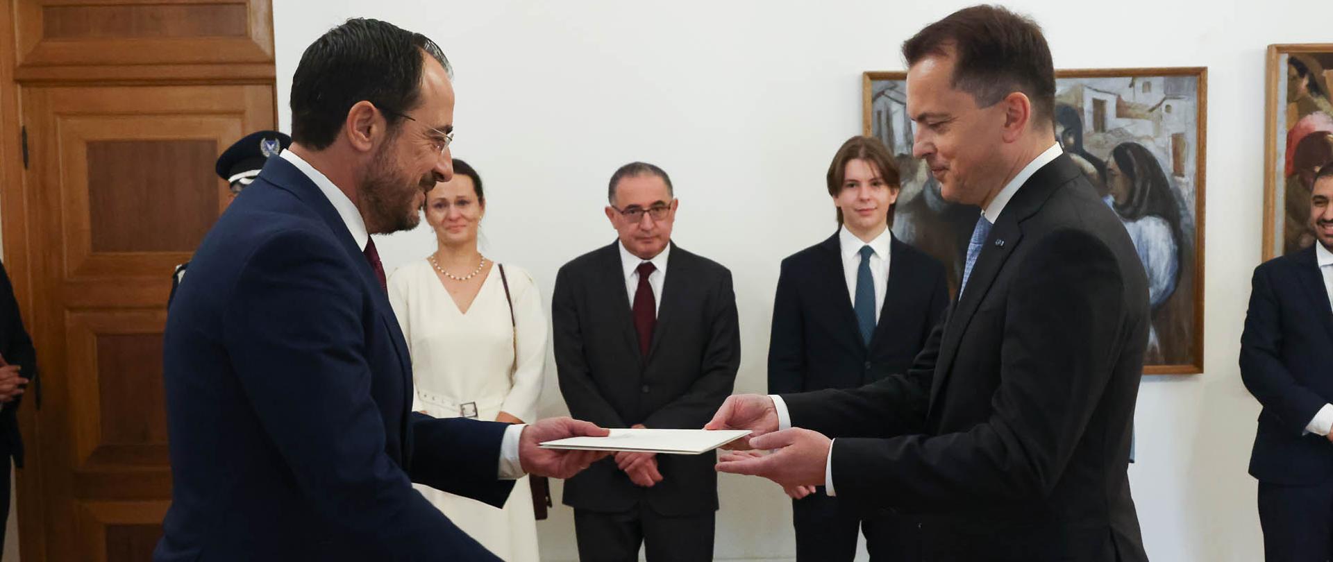 Ambasador Marek Szczepanowski składa listy uwierzytelniające na ręce Prezydenta Republiki Cypryjskiej Pana Nikosa Christodoulidesa.