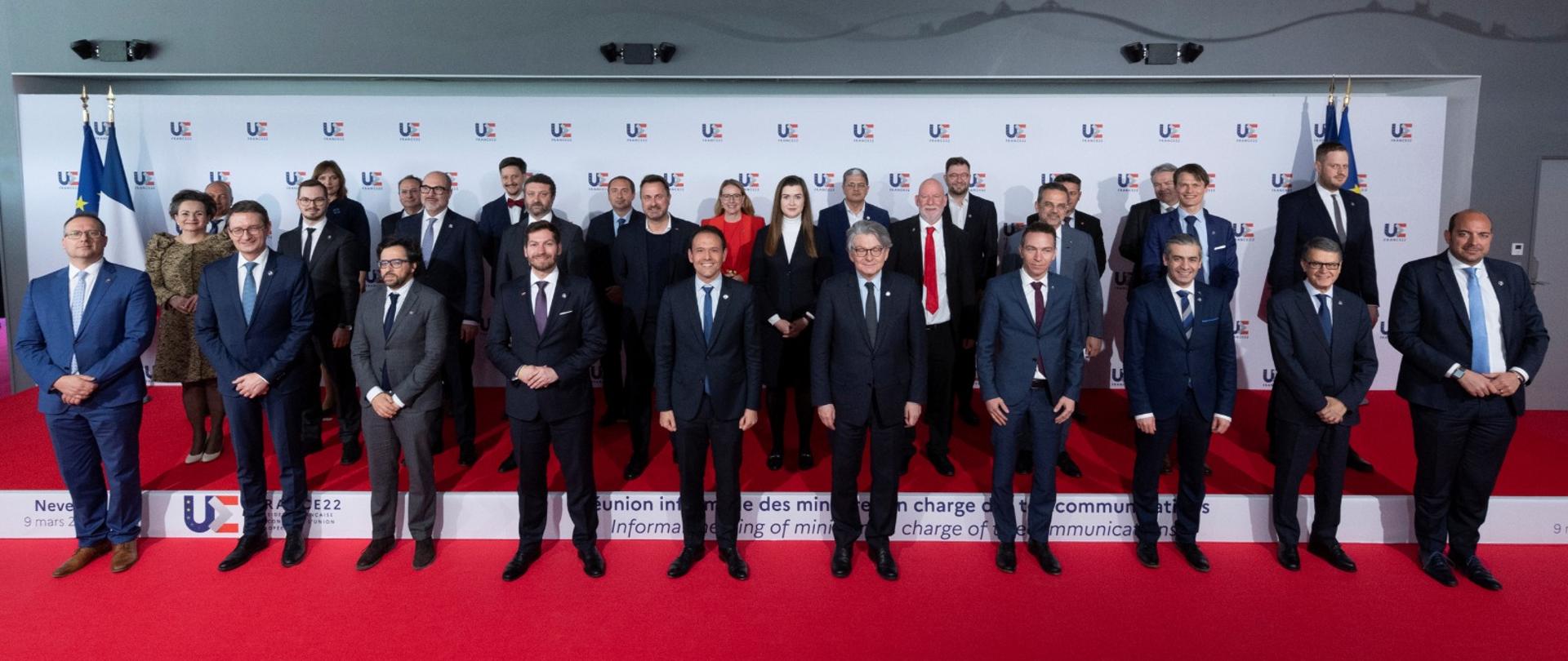 Zdjęcie grupowe europejskich ministrów ds. komunikacji cyfrowej i elektronicznej 