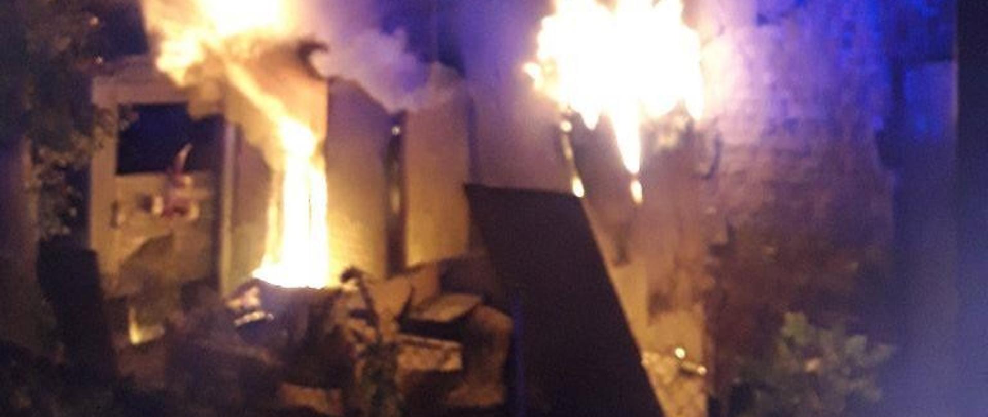 Ściana budynku murowanego objętego pożarem