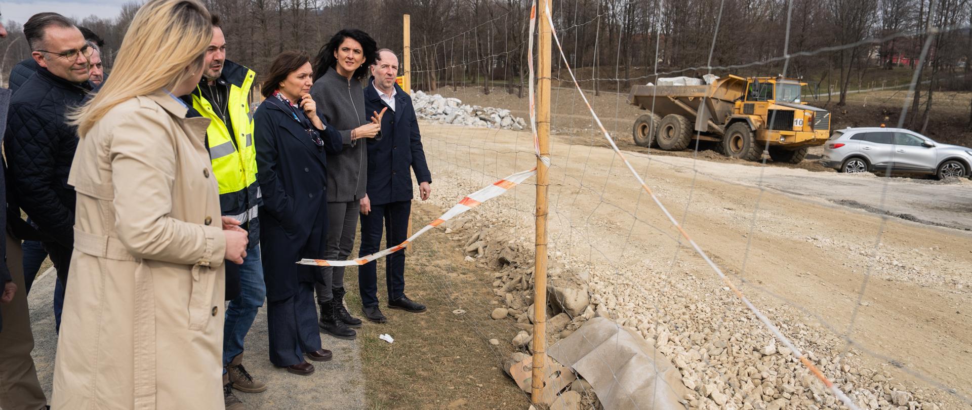 Zabezpieczenie tamy na rzece Morawka w Stroniu Śląskim na finiszu