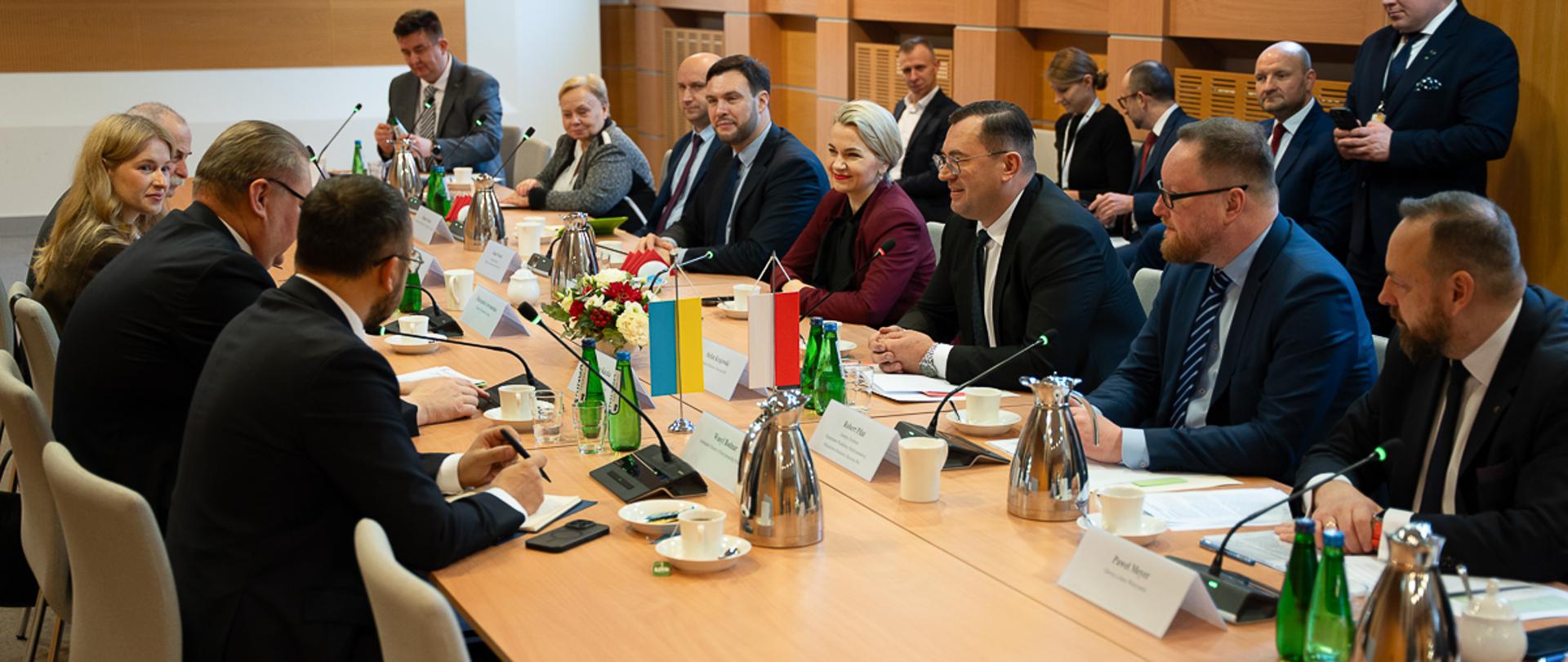 Rozmowy polsko-ukraińskie z udziałem ministra Stefana Krajewskiego i wiceministrów Małgorzaty Gromadzkiej oraz Adama Nowaka z wicepremierem ds. integracji europejskiej i euroatlantyckiej Ukrainy Tarasem Kaczką (fot. MRiRW)