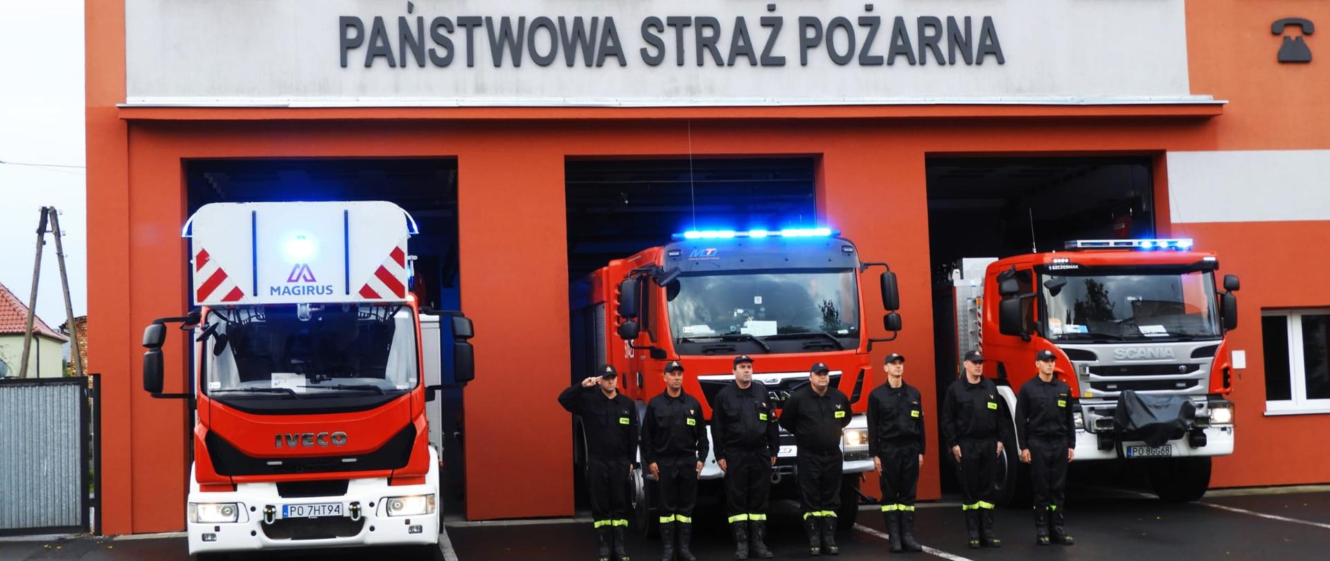 Strażacy oddają hołd