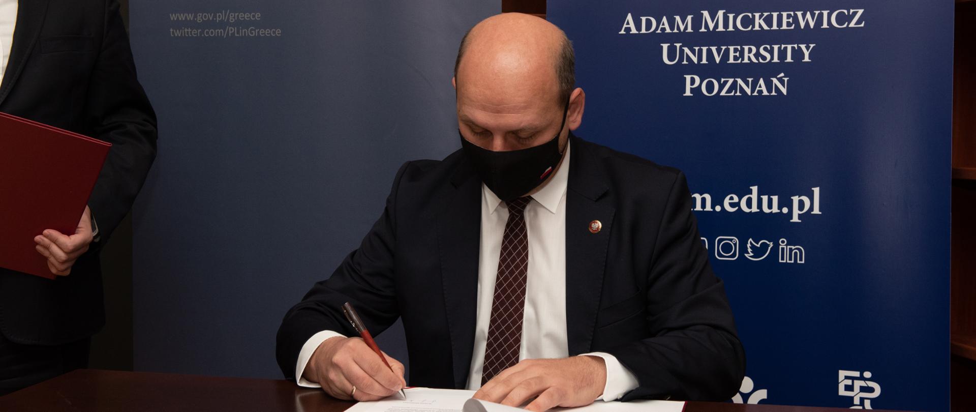 Secretary of State Szymon Szynkowski vel Sęk visits Athens