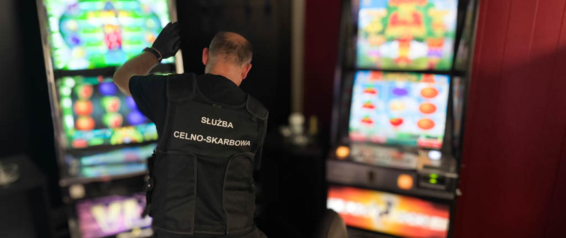 Funkcjonariusz Służby Celno-Skarbowej