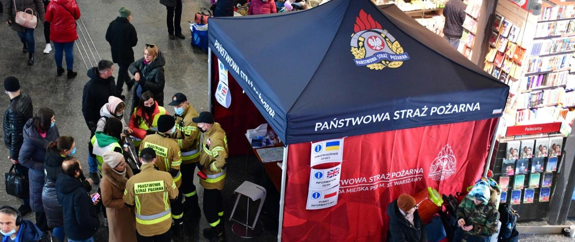 Widok ogólny na stanowisko PSP na dworcu 