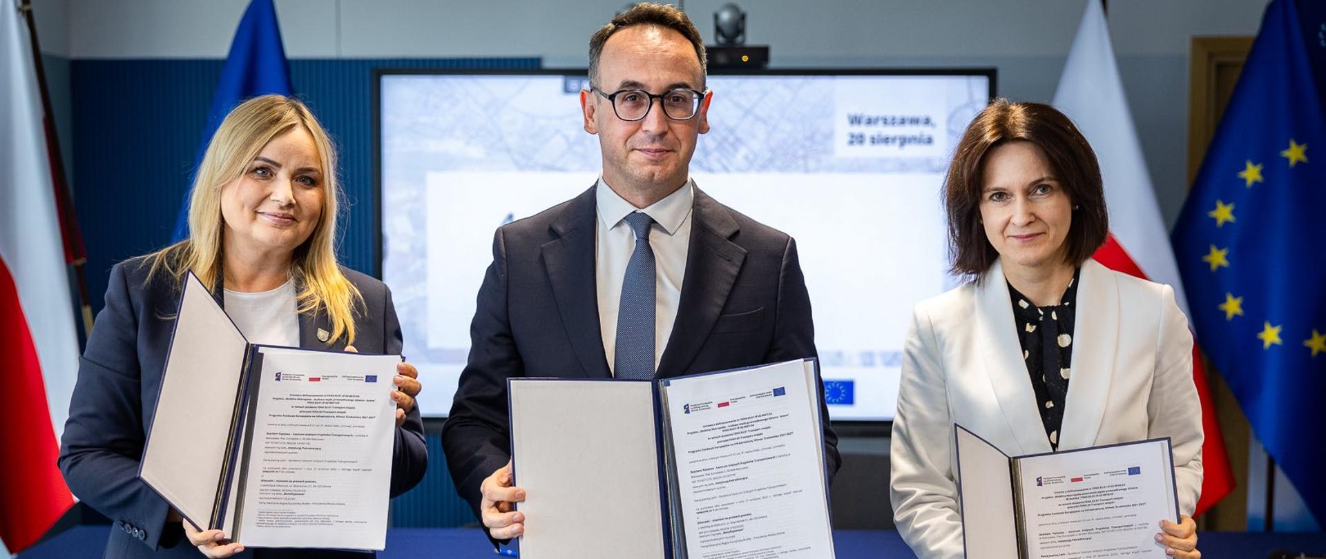  W obecności ministra infrastruktury Dariusza Klimczaka podpisano umowy o dofinansowanie budowy czterech węzłów przesiadkowych w Gliwicach.