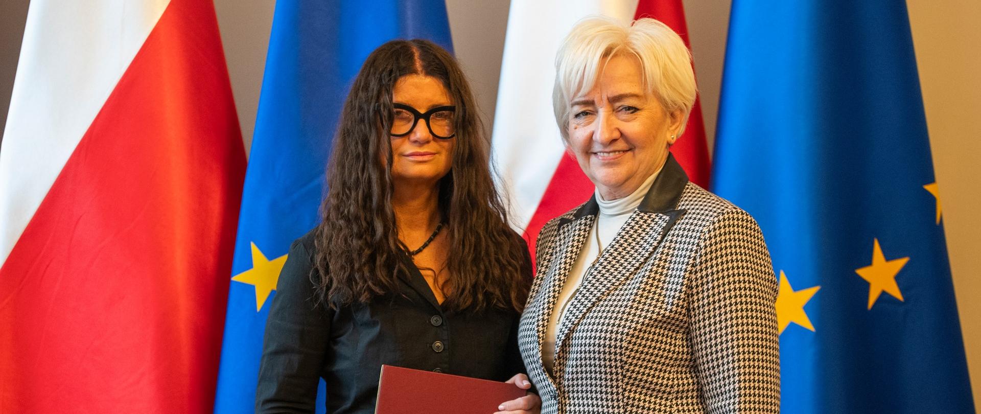 Anna Rozetti - konsultant wojewódzki ds. psychiatrii dzieci i młodzieży (z lewej) oraz wojewoda łódzki Dorota Ryl (z prawej) 