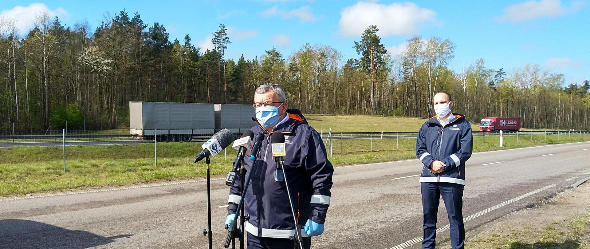 Minister infrastruktury Andrzej Adamczyk wziął udział w konferencji prasowej