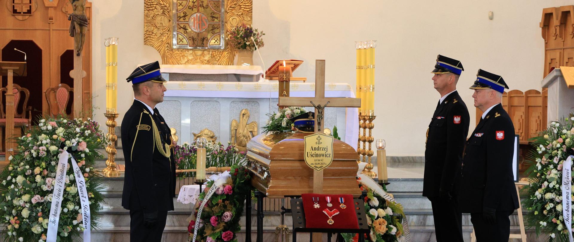 8 września 2025 r. pożegnaliśmy śp. st. bryg. w st. spocz. Andrzeja Uścinowicza, byłego zastępcę podlaskiego komendanta wojewódzkiego Państwowej Straży Pożarnej