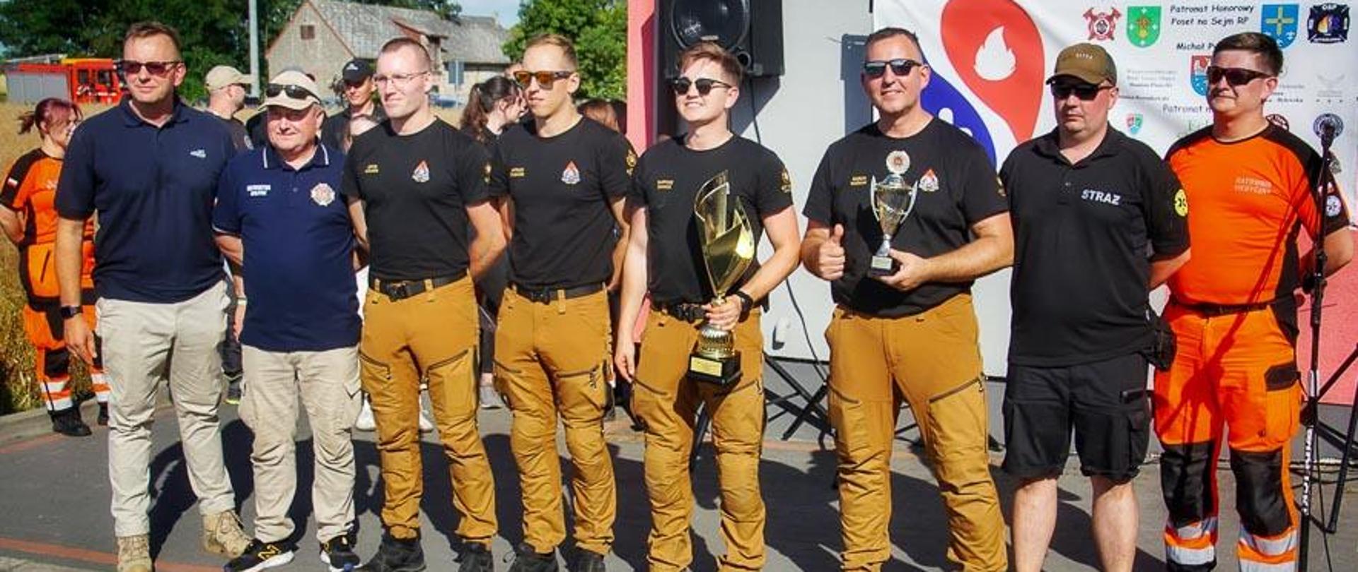 Zdjęcie uhonorowanej drużyny KP PSP Pleszew