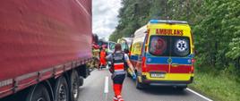 ZDERZENIE SAMOCHODU CIEŻAROWEGO Z SAMOCHODEM OSOBOWYM NA DK 78 W MIEJSCOWOŚCI KLISZÓW POWIAT PIŃCZOWSKI