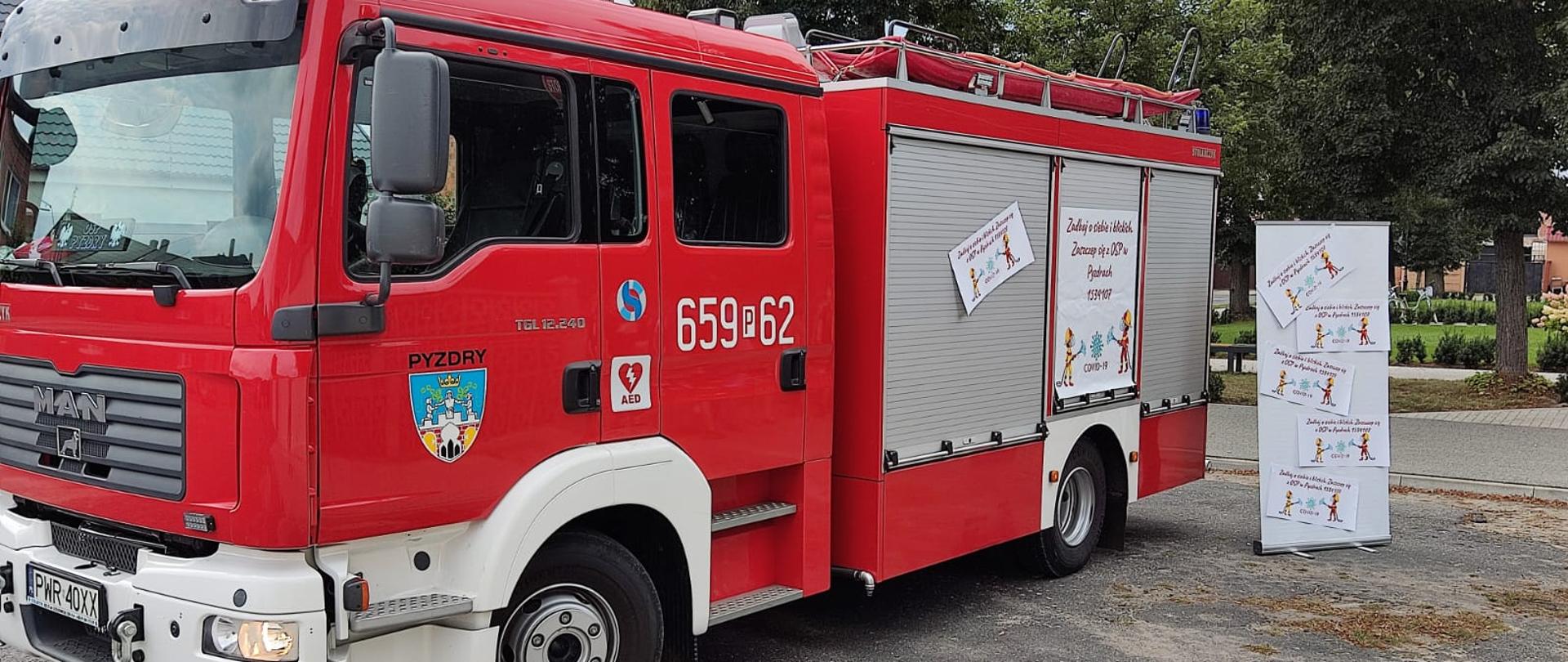 Zdjęcie przedstawia samochód gaśniczy OSP Pyzdry