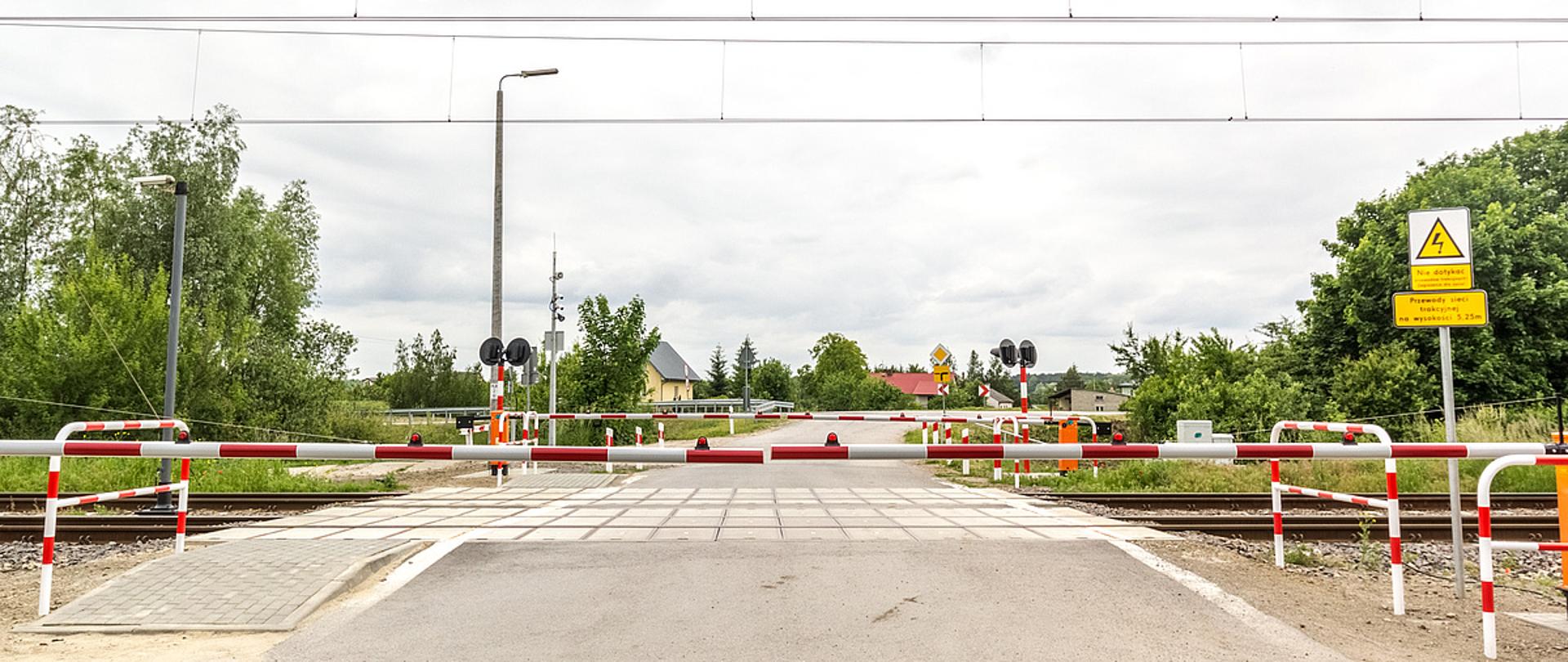 Będzie bezpieczniej na przejazdach kolejowo-drogowych