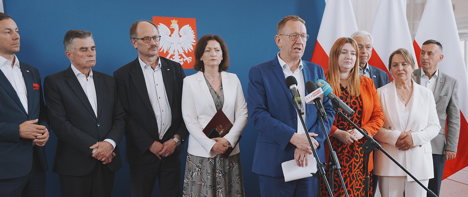 Konferencja prasowa ministra rolnictwa i rozwoju wsi.