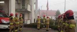 Na zdjęciu strażacy z KP PSP Nakło podczas uroczystego apelu
