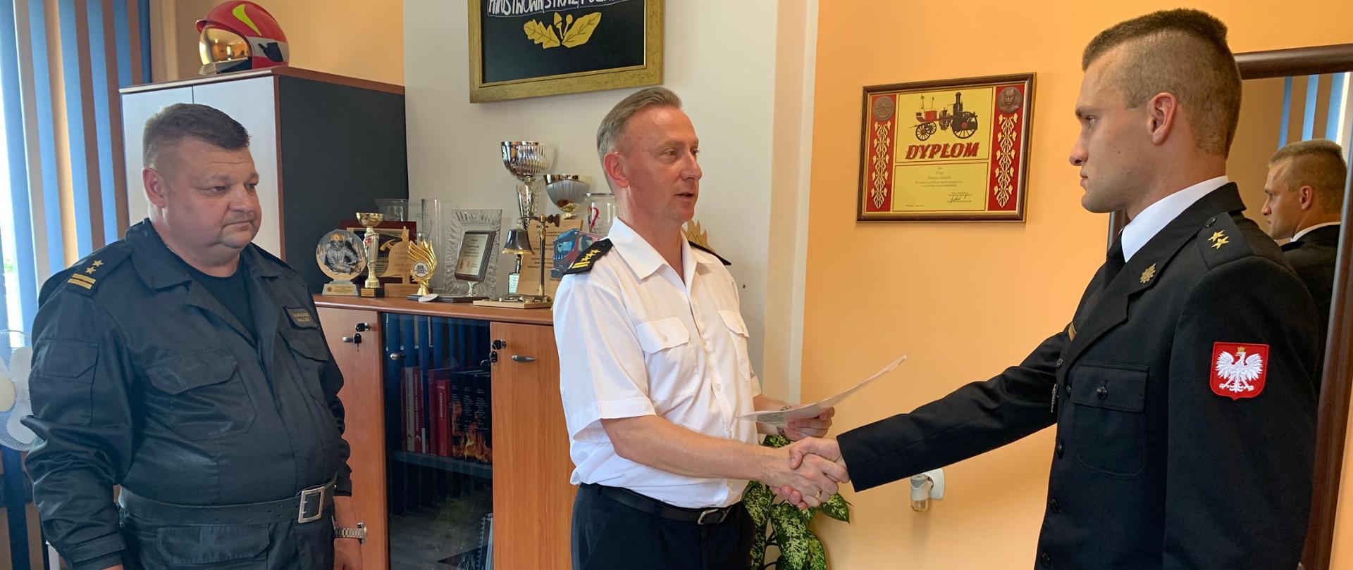 Przywitanie nowego oficera w szeregach funkcjonariuszy KP PSP w Cieszynie