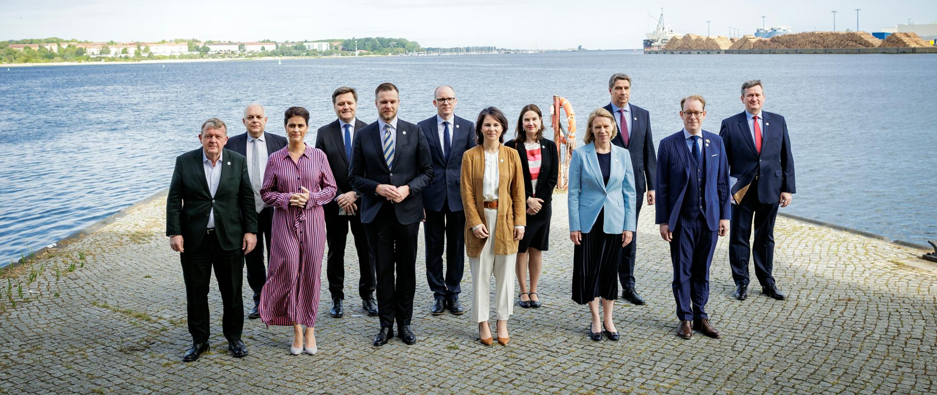 Die Aussenministerinnen und Aussenminister des Ostseerates erscheinen zu einem Familienfoto in Wismar, 02.06.2023.