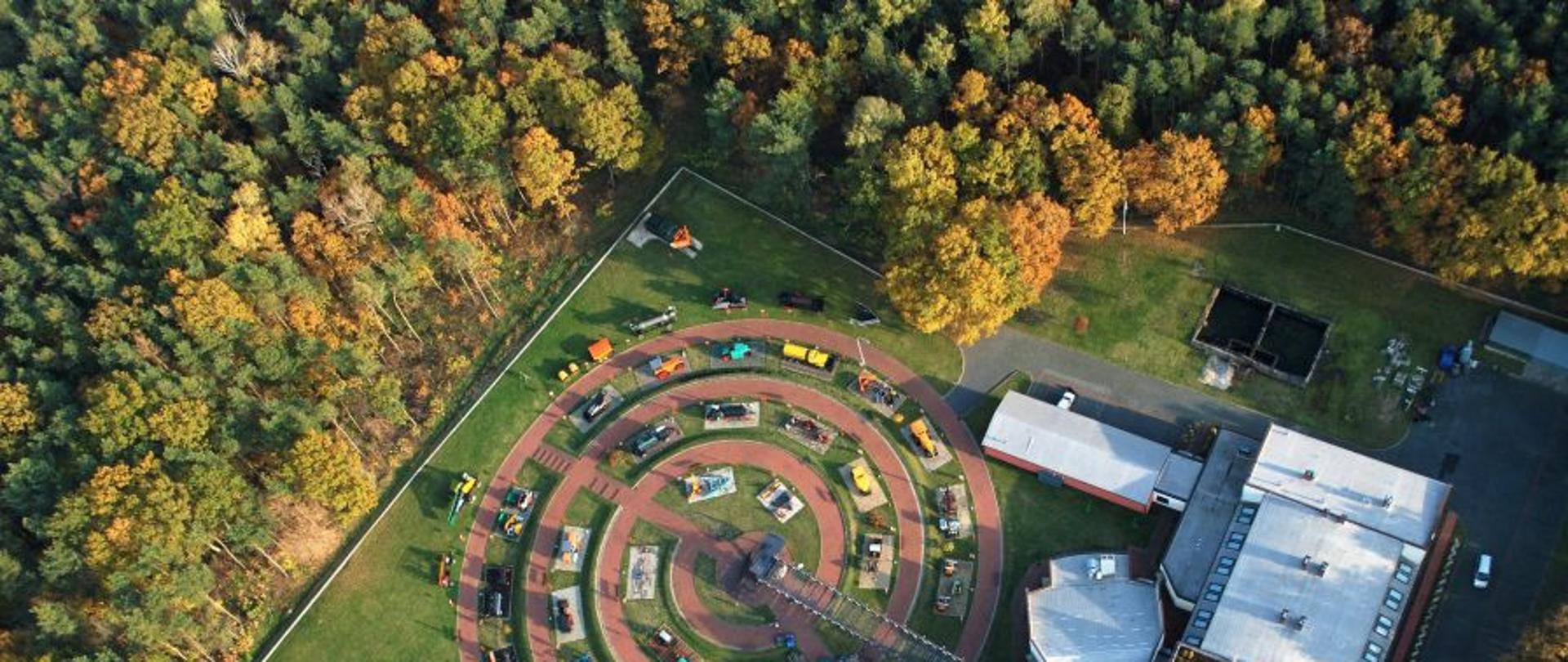 Widok z lotu ptaka na kompleks Zespołu Historii Drogownictwa