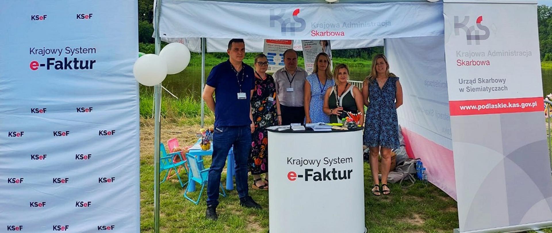 Pracownicy US w Siemiatyczach podczas Dni Drohiczyna ze stoiskiem promującym KSeF
