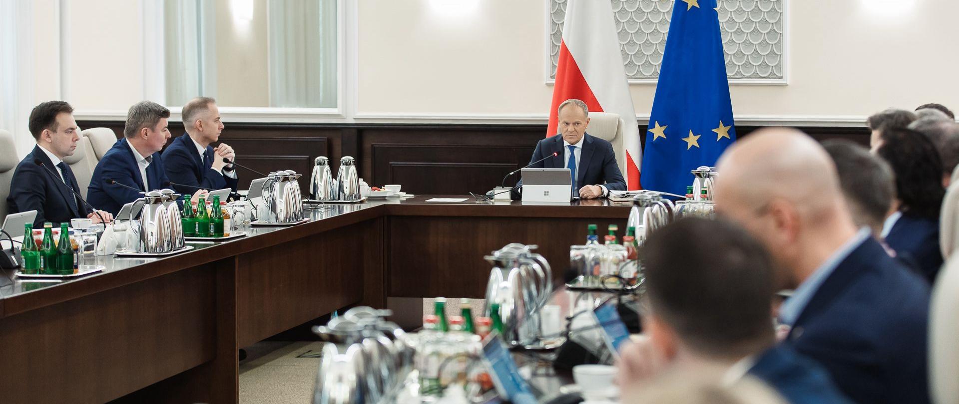PM Tusk Cabinet Meeting