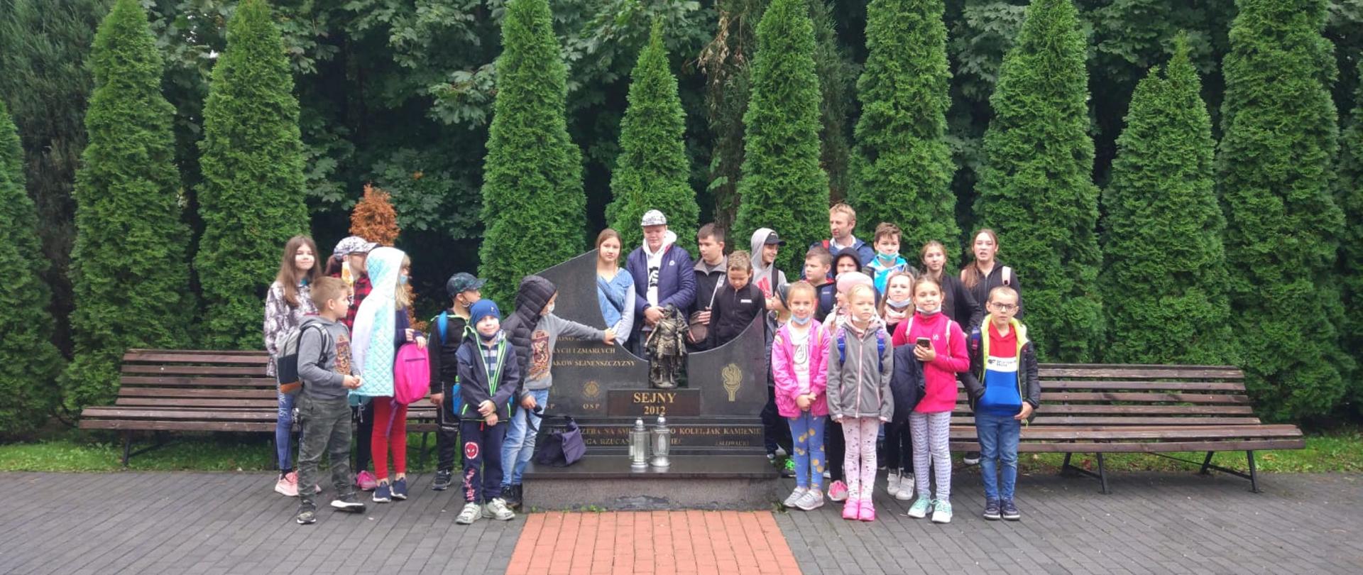 wizyta uczniów Szkoły Podstawowej w Poćkunach w KP PSP Sejny