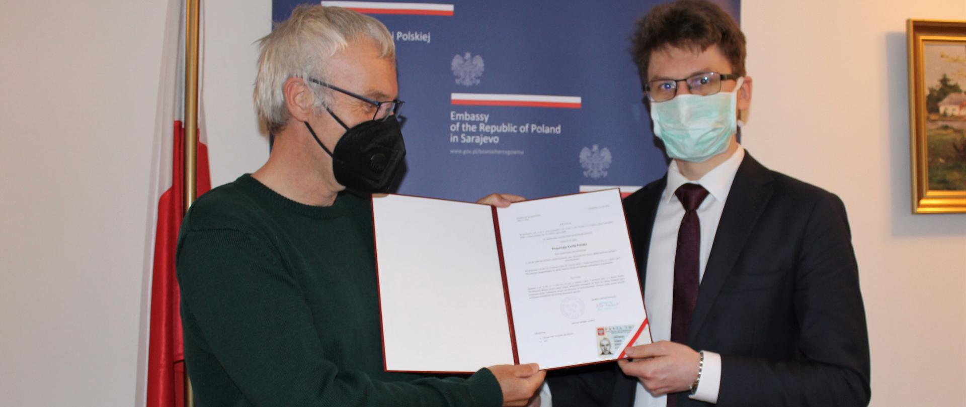 Wręczenie Karty Polaka Huseinowi Oručeviciowi (fot. Krystyna Żukowska-Efendić)