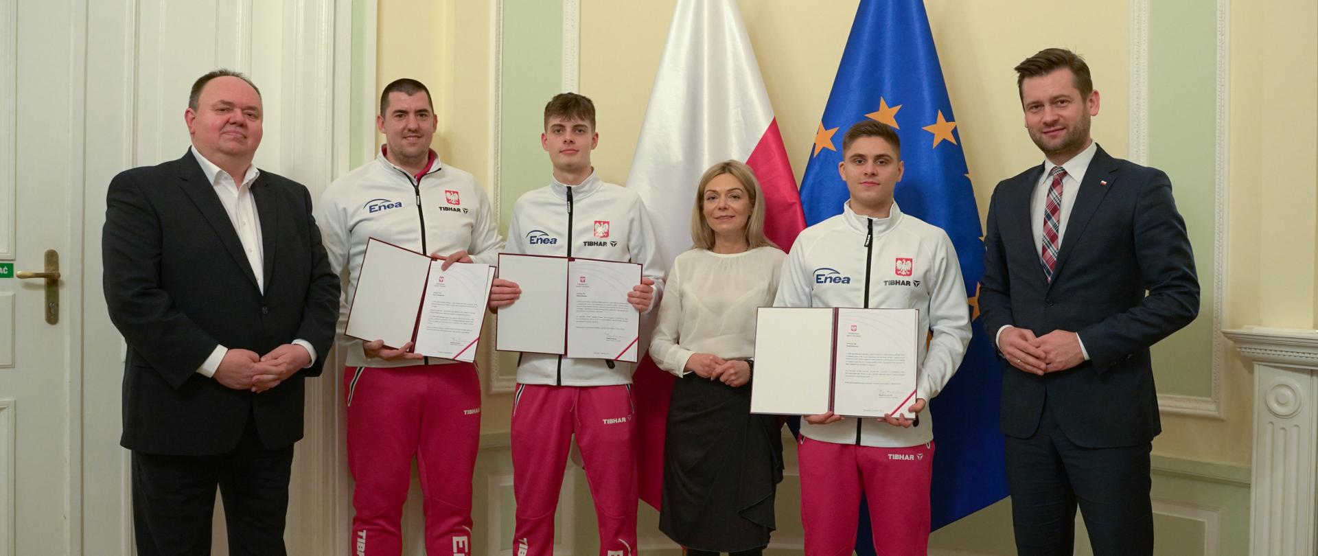 Minister Kamil Bortniczuk pogratulował medalistom Mistrzostw Świata Juniorów i Kadetów w tenisie stołowym