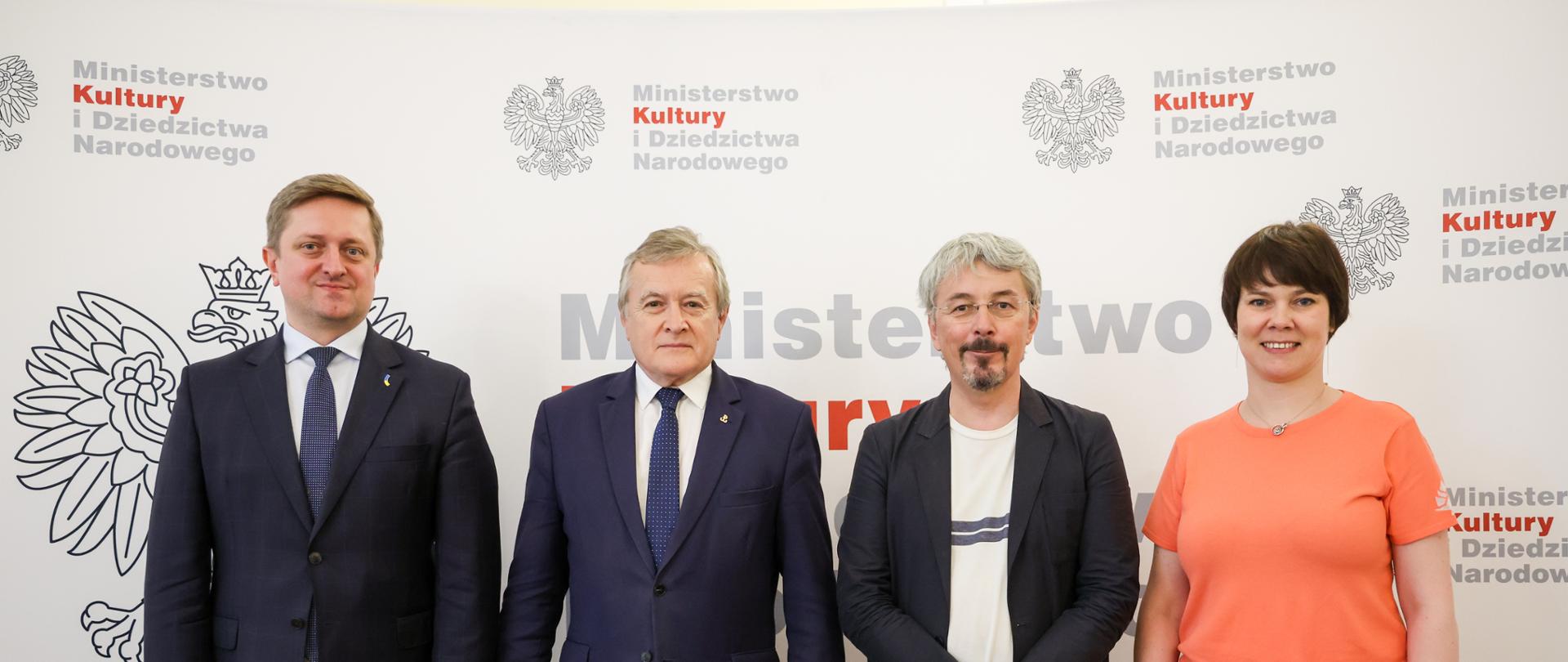 Wicepremier Piotr Gliński spotkał się z ministrem kultury i polityki informacyjnej Ukrainy Aleksandrem Tkaczenką, fot. Reporter