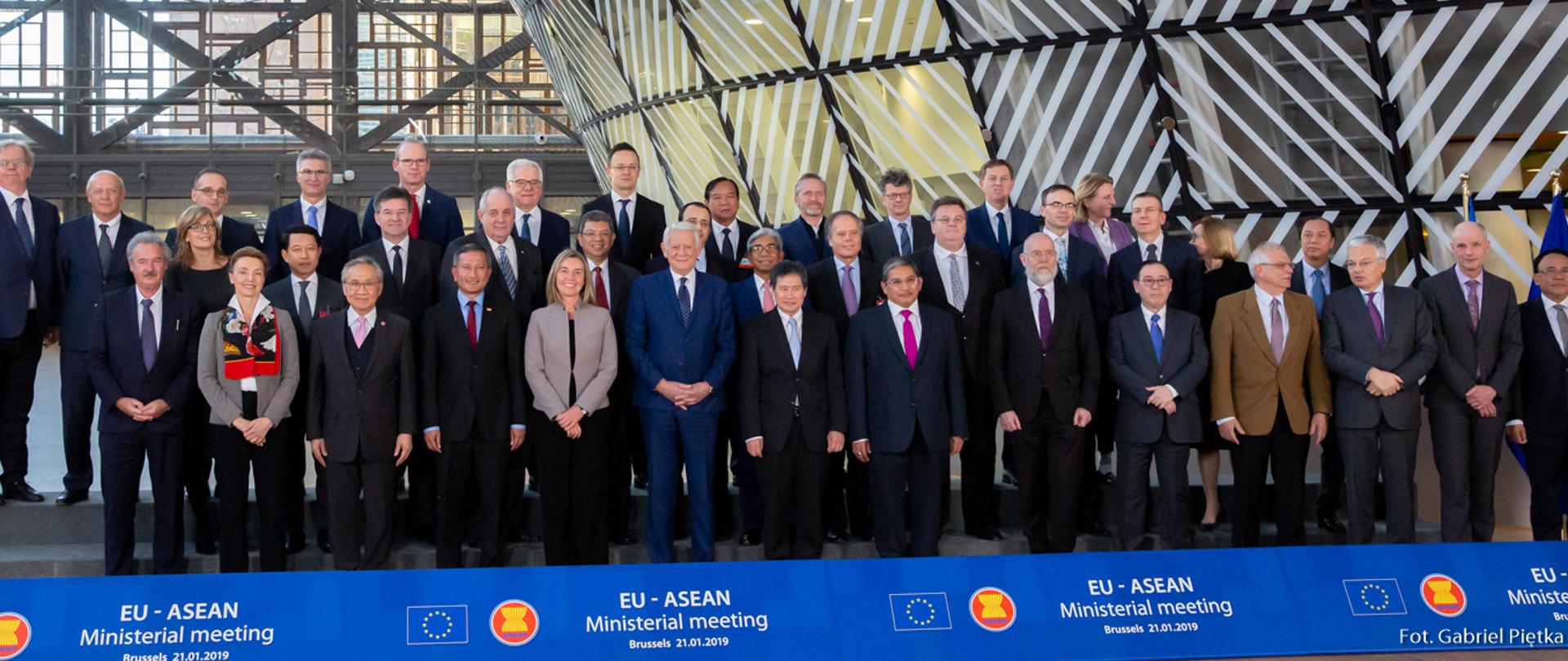 Minister Jacek Czaputowicz na posiedzeniu Rady do Spraw Zagranicznych