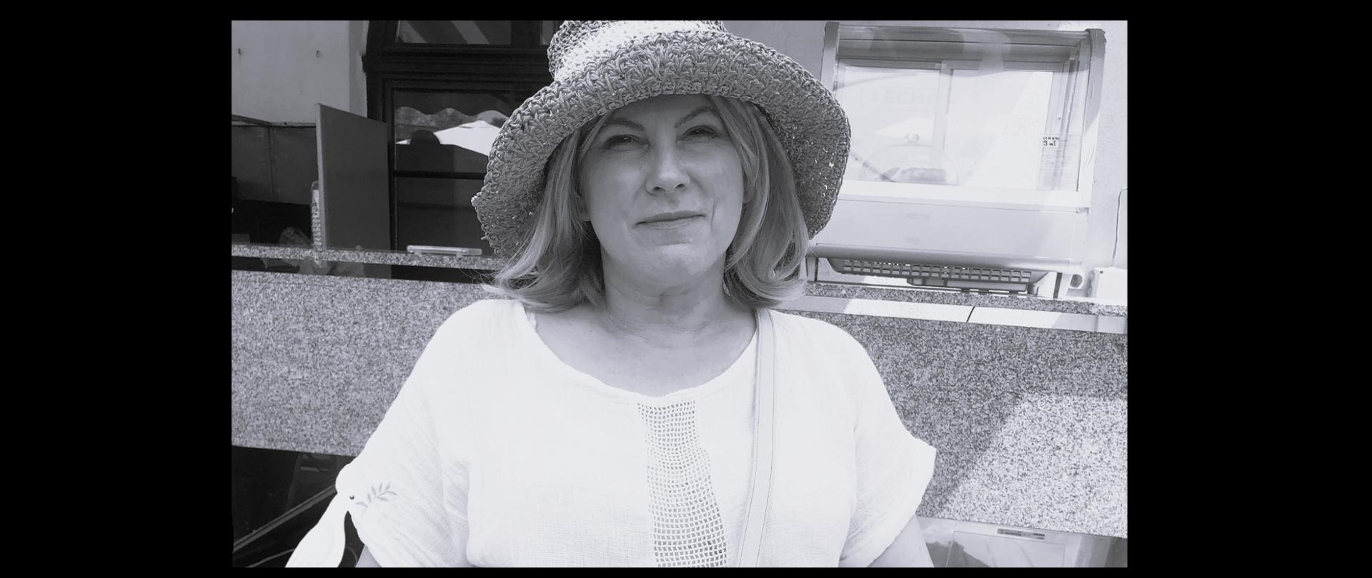 Śp. Dorota Janicka - czarno-biała fotografia popiersia