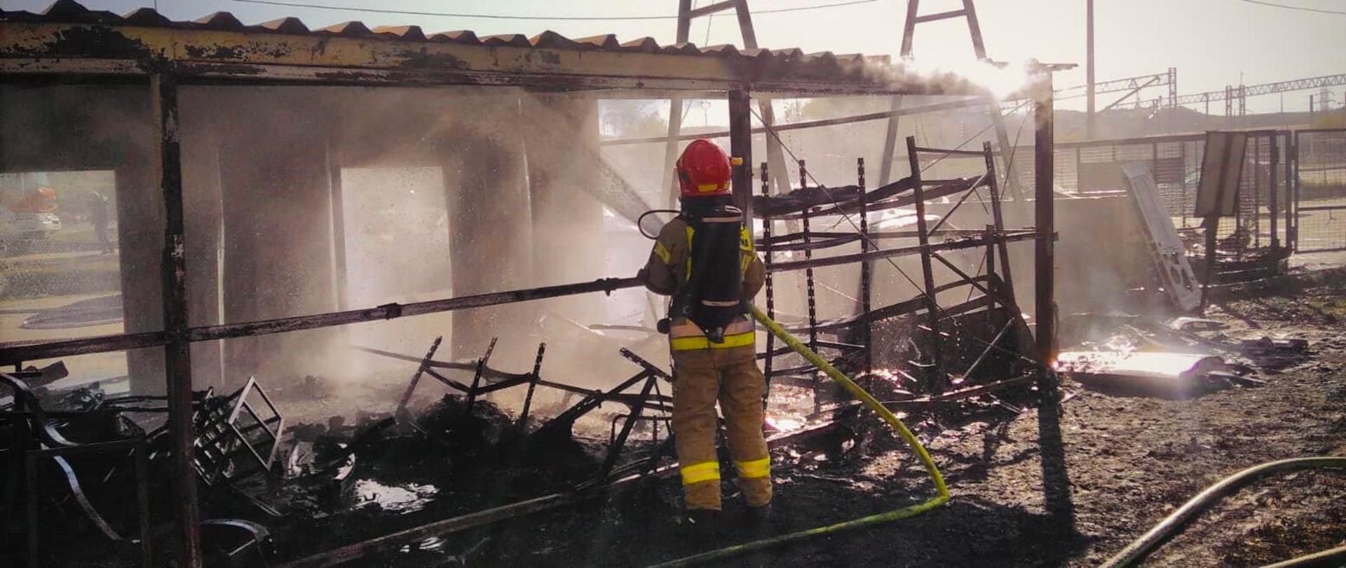 Pożar na terenie zakładu przy. ul. Puckiej
