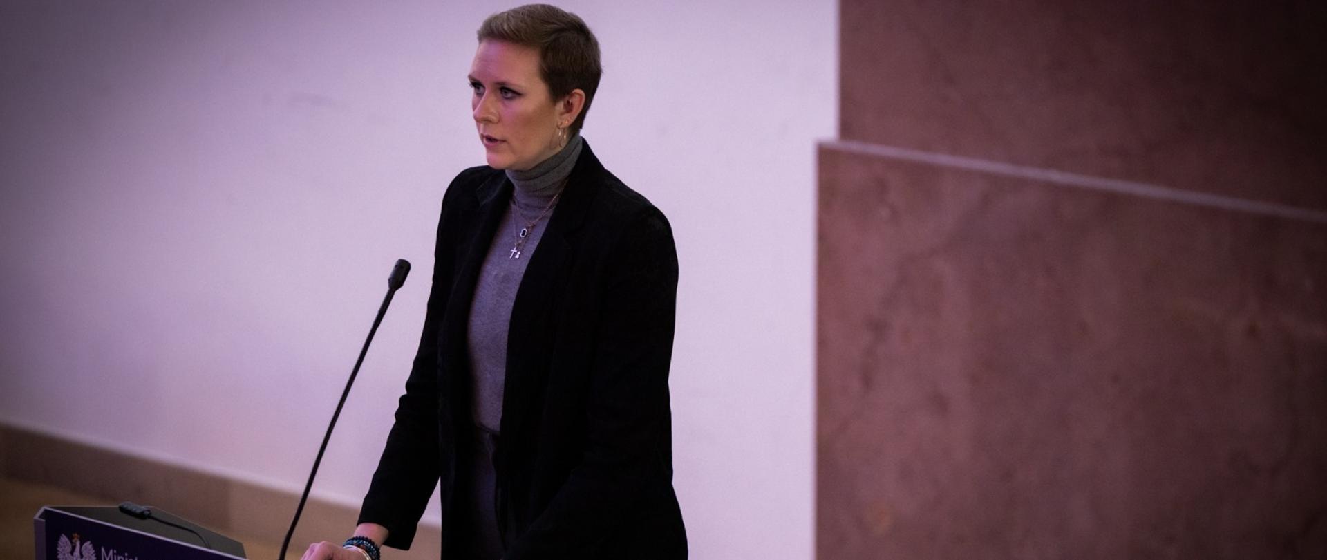 Wiceminister rozwoju i technologii Kamila Król przemawia podczas Polish Industry Day 2023