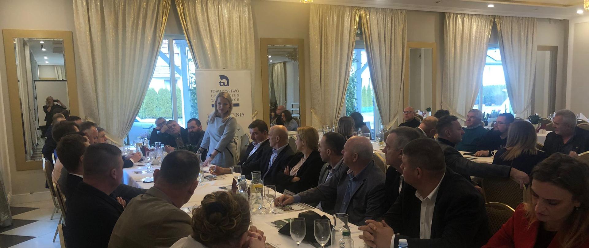 Zdjęcie przedstawia uczetników posiedzenia Rad Powiatowych Podlaskiej Izby Rolniczej: siemiatyckiej, bielskiej i hajnowskiej