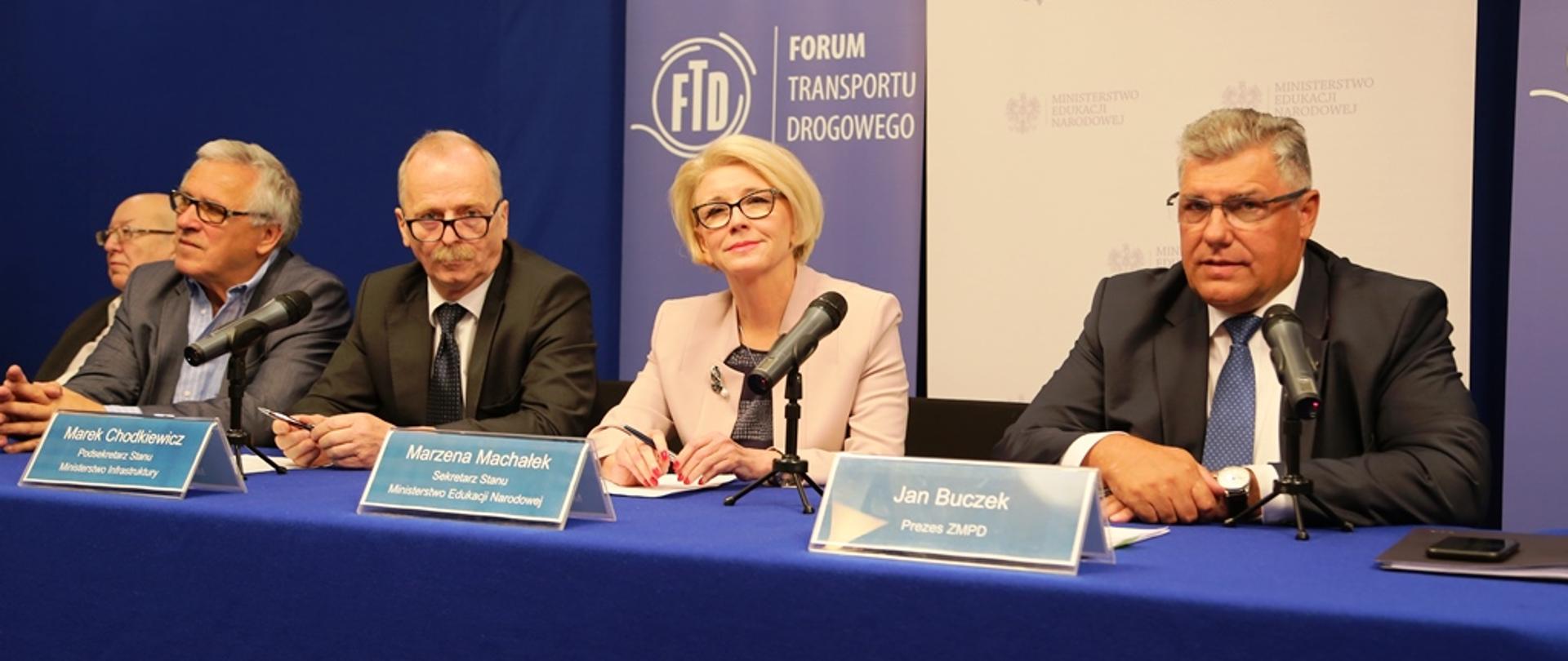 Rozwiązania wspierające rozwój szkolnictwa branżowego i technicznego kształcącego w zawodach związanych z transportem drogowym przewiduje porozumienie zawarte pomiędzy Ministrem Edukacji Narodowej oraz organizacjami tworzącymi Forum Transportu Drogowego. 