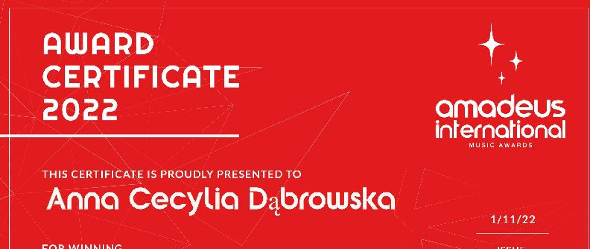 Grafika dyplomu na czerwonym tle z białymi napisami. Dyplom wyróżnienia dla Anny Dąbrowskiej z klasy wiolonczeli Pani Doroty Straburzyńskiej w konkursie międzynarodowym – Amadeus International Music Awards w Salzburgu. Kategoria wiekowa "zaawansowany talent (16-17 lat)".
