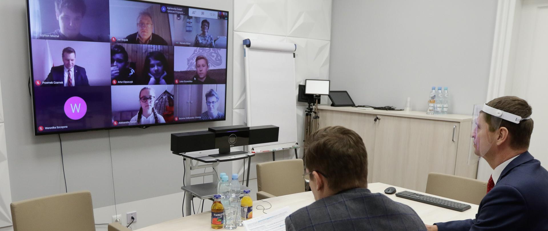 Dzień Wolontariusza – wideospotkanie Ministra Edukacji i Nauki z uczniami ze Szkoły Podstawowej w Kraczewicach