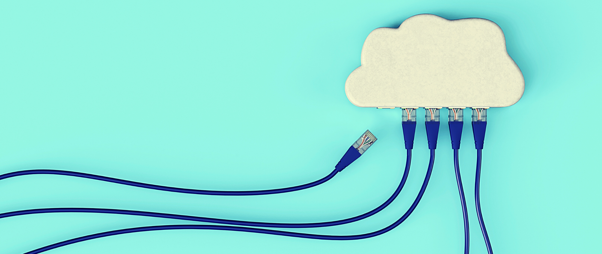 Biała chmura na błękitnym tle, a do niej podłączone cztery kable. Piąty obok.