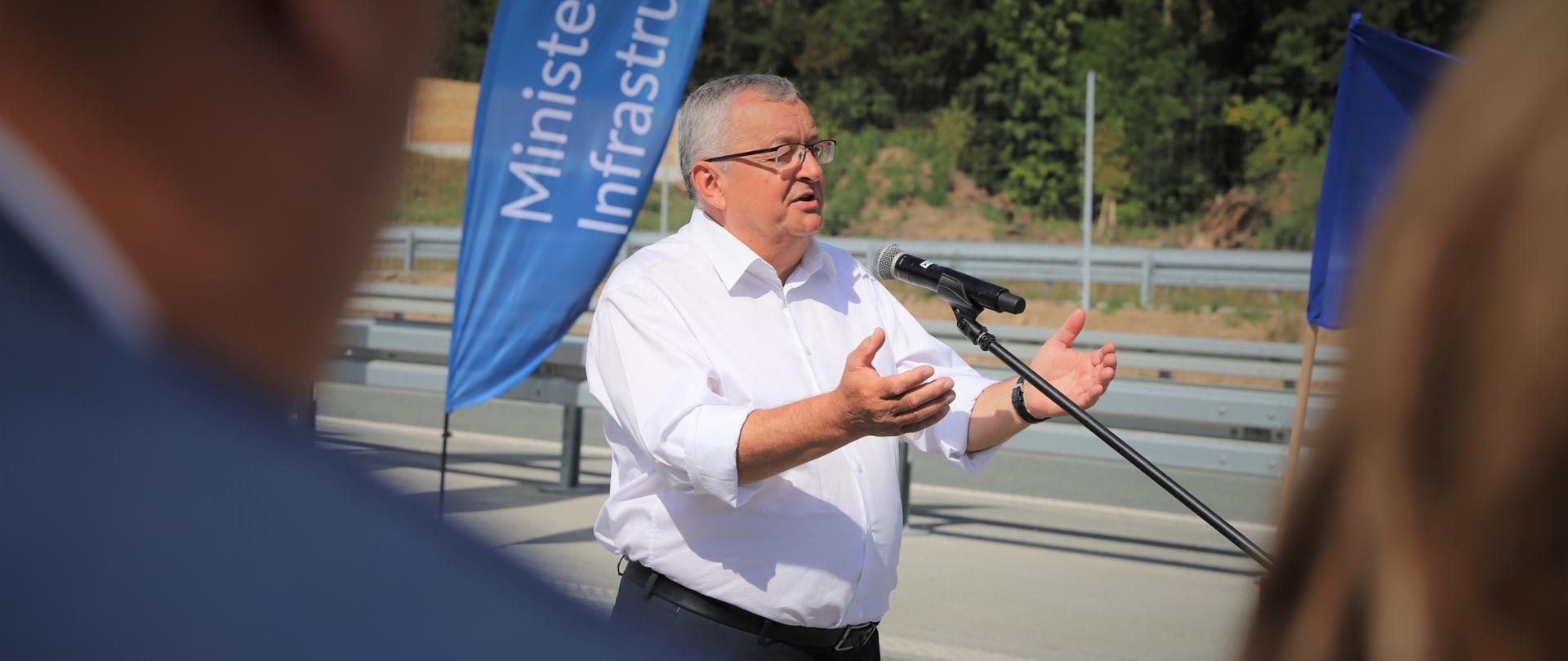 Minister infrastruktury Andrzej Adamczyk podczas otwarcia drogi ekspresowej S61 na odcinku Ełk Południe – Wysokie