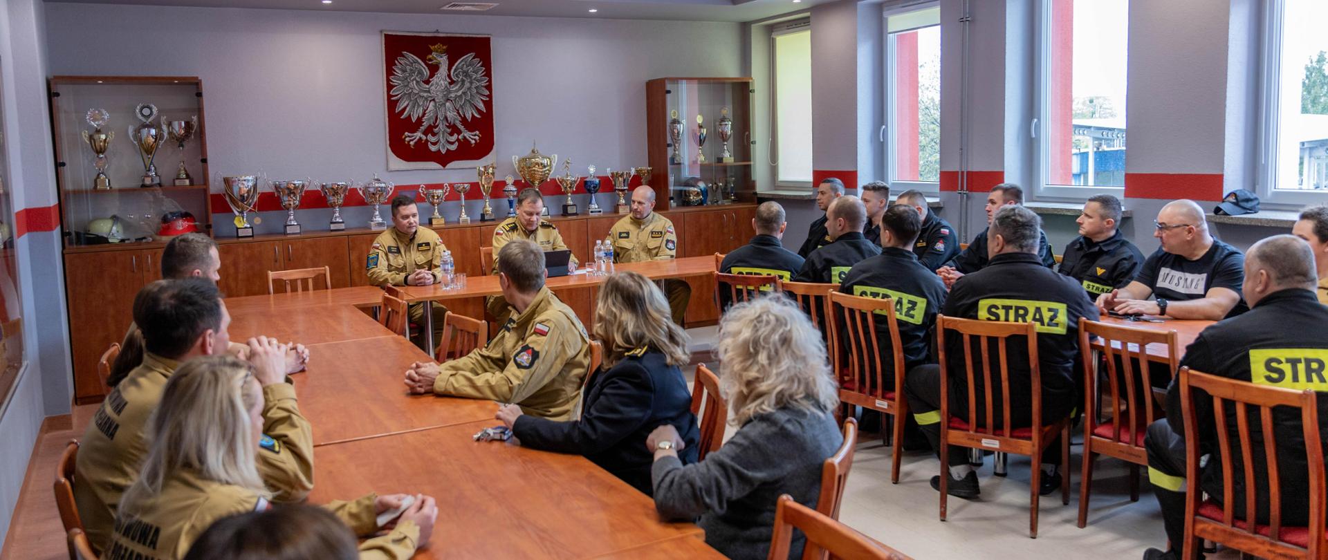 Funkcjonariusze i pracownicy KM PSP w Opolu na spotkaniu z Opolskim Komendantem Wojewódzkim Państwowej Straży Pożarnej.