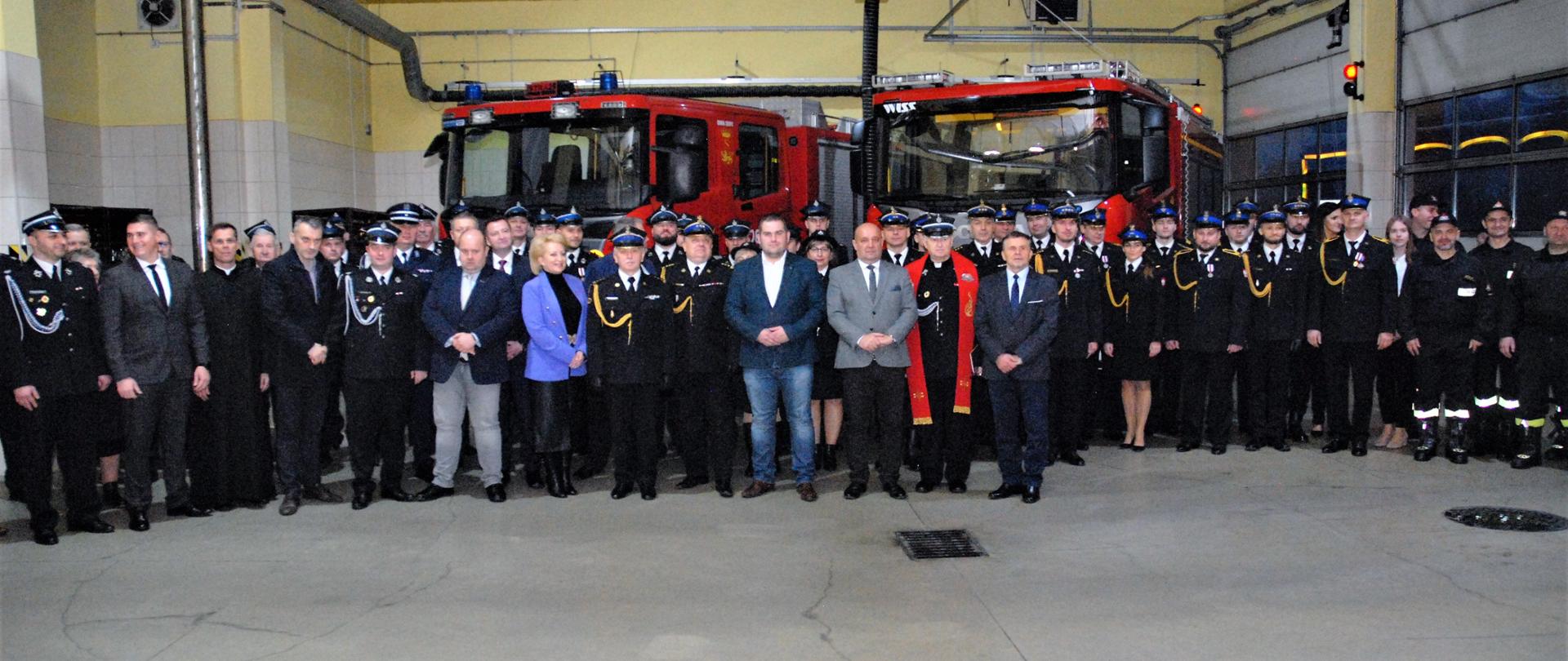 Uroczyste przekazanie samochodów ratowniczo-gaśniczych dla KP PSP w Sierpcu oraz OSP w Goleszynie