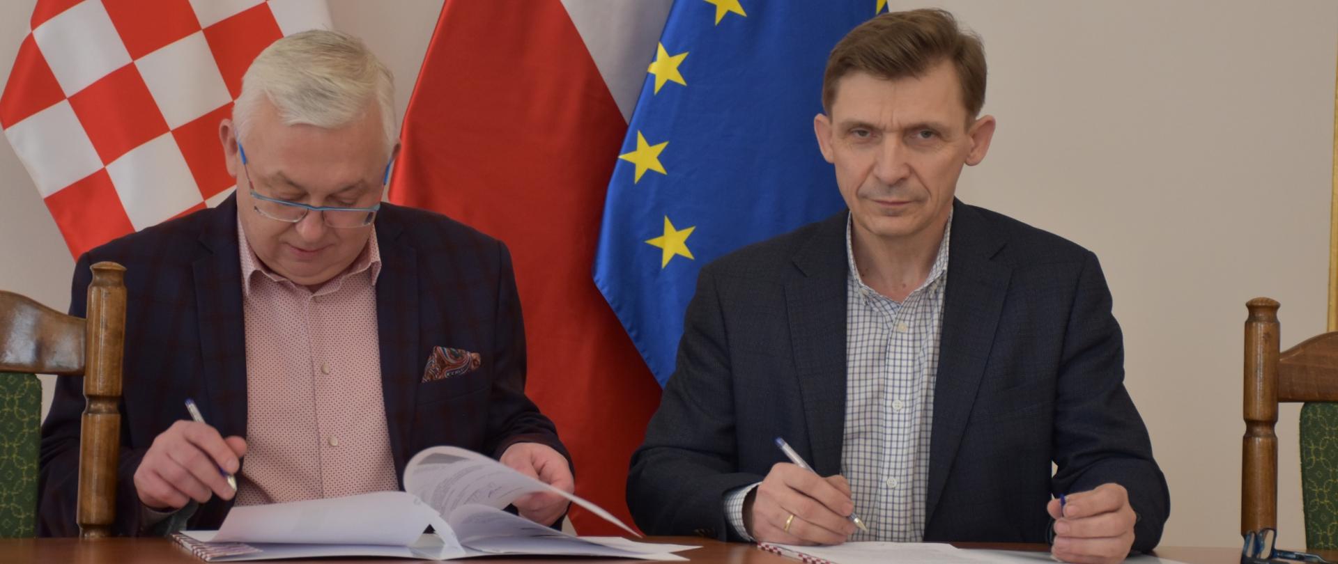 Powiat Kaliski przekazał Sanepidowi modele grzybów na cele edukacyjne