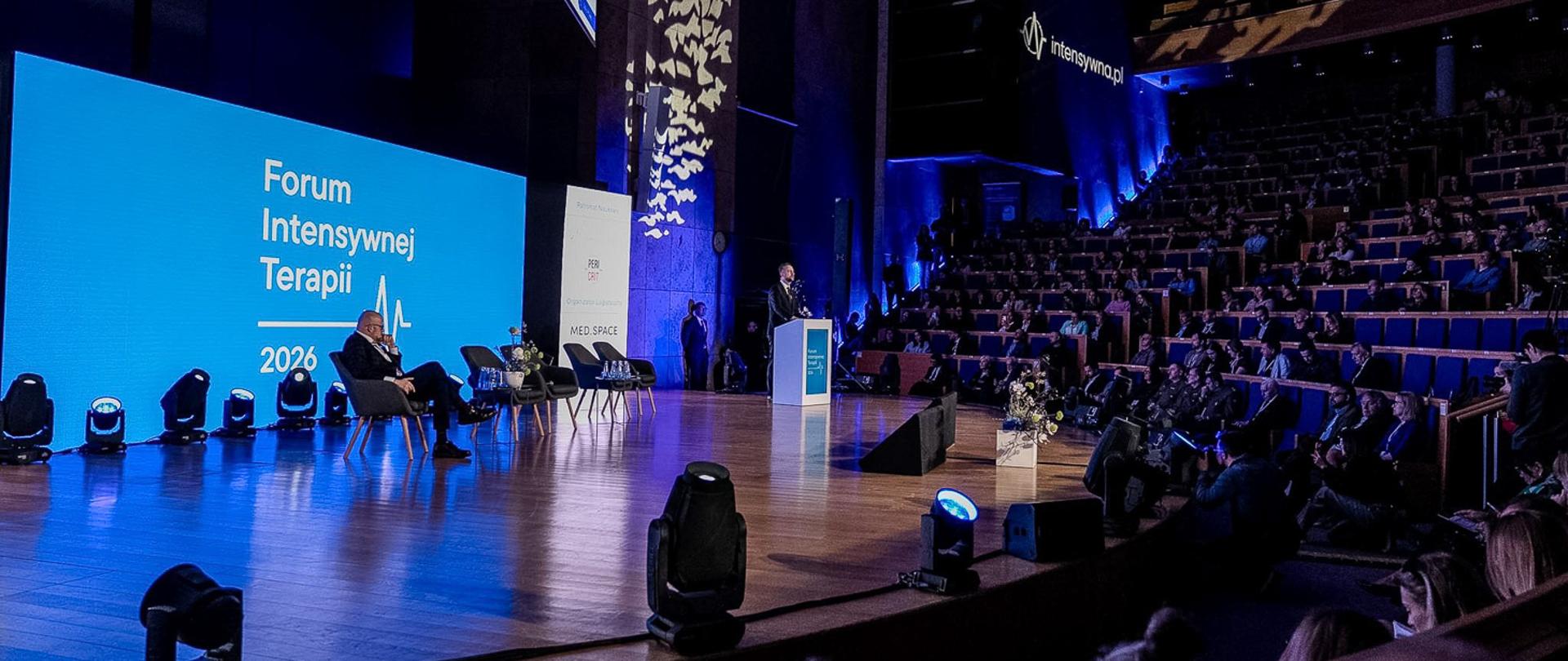 10 kwietnia 2026 r. w auli Auditorium Maximum Uniwersytetu Jagiellońskiego w Krakowie Władysław Kosiniak-Kamysz, wicepremier - minister obrony narodowej wziął udział w konferencji „Forum Intensywnej Terapii 2026”. 