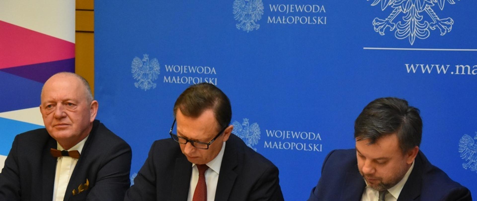 Podpisanie umowy na zakup taboru kolejowego