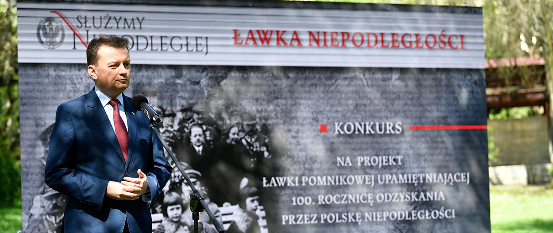 200418_m_blaszczak_lawka_niepodleglosci