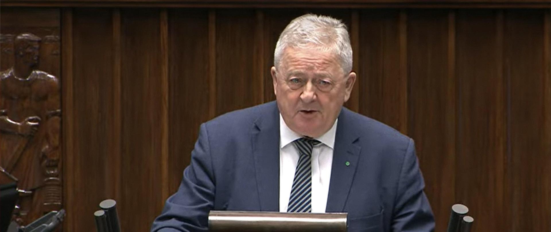 minister rolnictwa i rozwoju wsi Czesław Siekierski przemawiający w Sejmie RP
